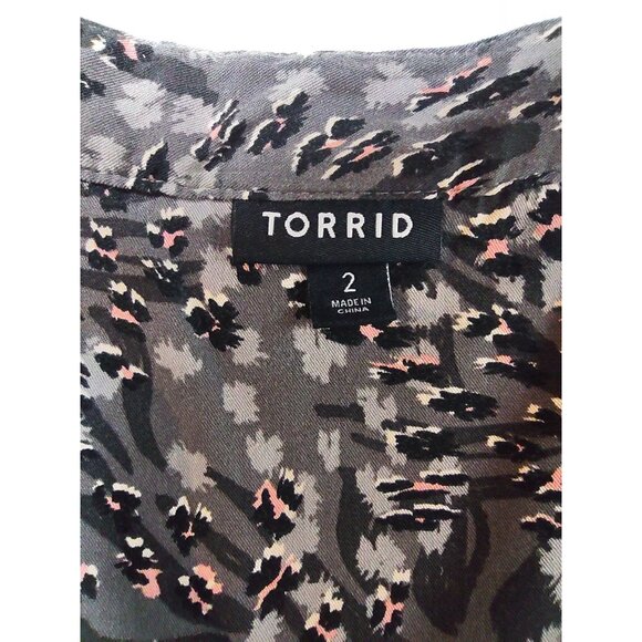 Torrid Womens Button-Front Blouse Size 2X Gray & Pink Abstract Print - Picture 3 of 5